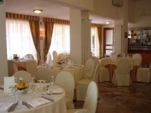 Hotel Pineta Ristorante Castello