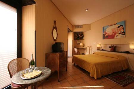 EXECUTIVE HOTEL