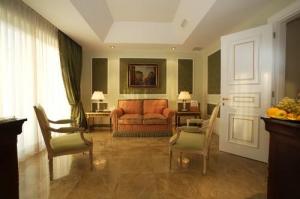 Ashley Hotel