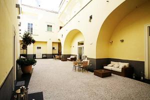 Seven Hostel & Rooms
