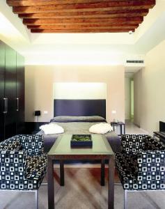 Charming House DD724