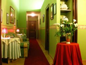 Eva's Rooms