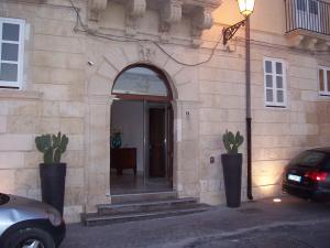 Royal Maniace Hotel