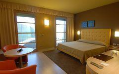 Motel Piranha