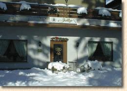 Jolly Residence