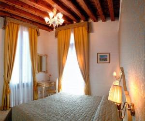 Apostoli Palace
