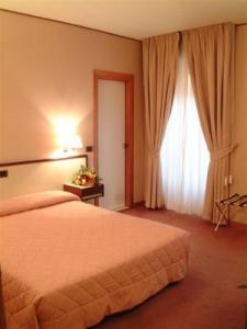 Hotel Tritone Rome