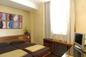 Hotel Tritone Rome