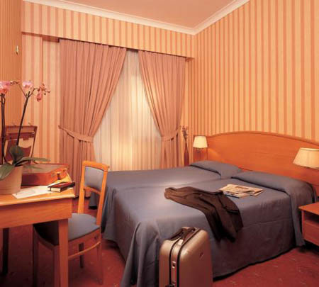 Hotel Mach Rome Airport