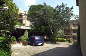 Le Petit Hotel