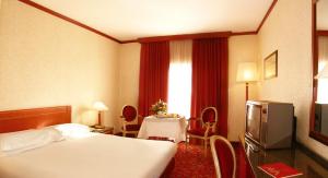 Russott Hotel