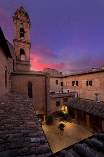 Il Chiostro Del Carmine