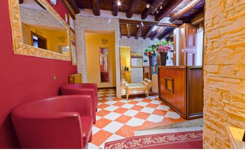 Hotel Henry