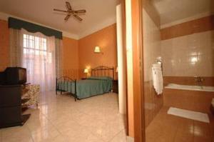 Hotel Sweet Home