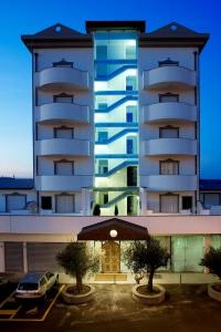 Arcom Palace