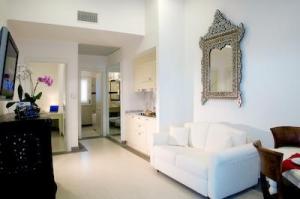 Arcom Palace