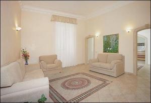 Hotel Embassy