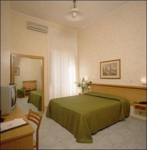 Hotel Embassy