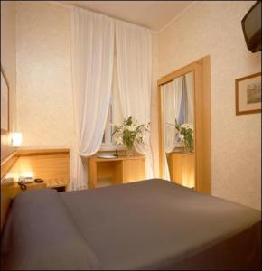 Hotel Embassy