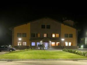 Orange Motel