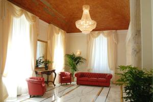 Hotel Embassy