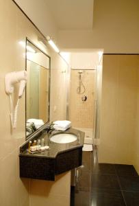 Hotel Embassy