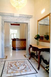 Hotel Embassy