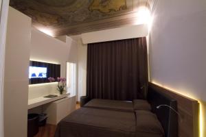 Hotel Embassy