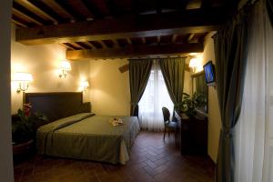 Hotel Embassy