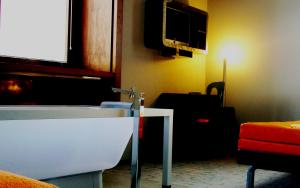 Orange Hotel