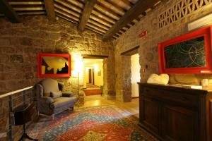 Sovana Hotel & Resort