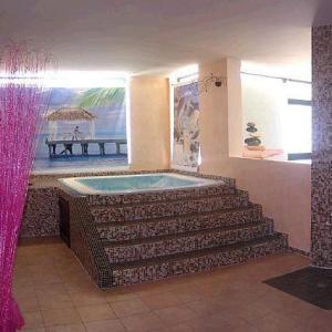 Le Tour Hotel