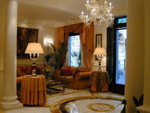 Hotel Condotti