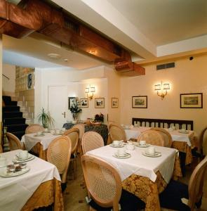 Hotel Condotti