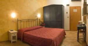 Hotel Carol