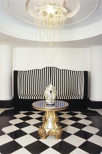 M Glamour Hotel