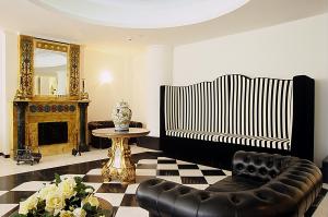 M Glamour Hotel