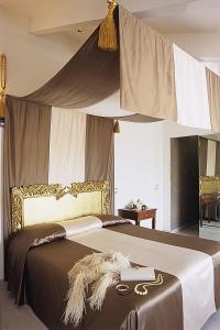 M Glamour Hotel