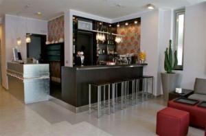 Hotel The One
