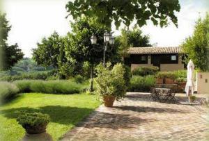 Le Vignole Country House