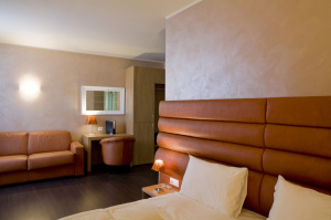 Base Hotel To Work