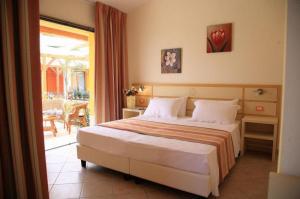 Hotel Baia Di Trainiti