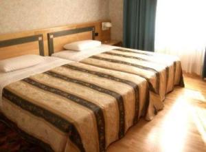 Hotel Cont??