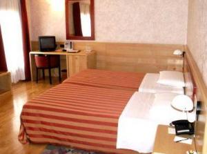 Hotel Cont??