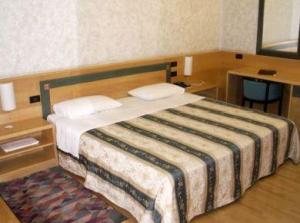 Hotel Cont??