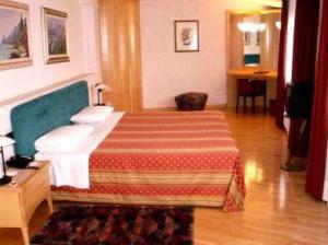 Hotel Cont??