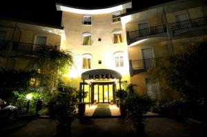 King Rose Hotel