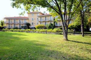 King Rose Hotel