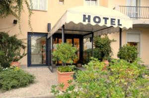 King Rose Hotel