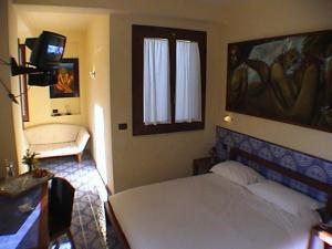 Petit Hotel